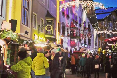 christmas market in the centre of kitzbuhel