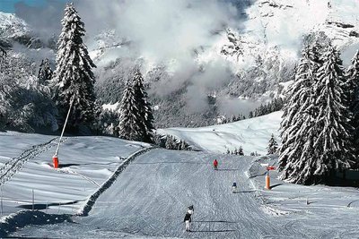 Ski piste in fresh snow