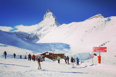 Ski slope with the matterhorn in the background